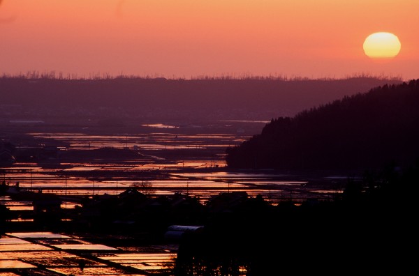 写真フリー素材 田んぼが夕焼けに染まる 釣りと自然をこよなく愛す写真家